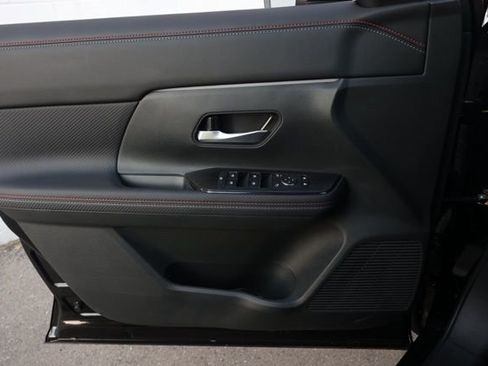 New 2025 Nissan Kicks SR image 23