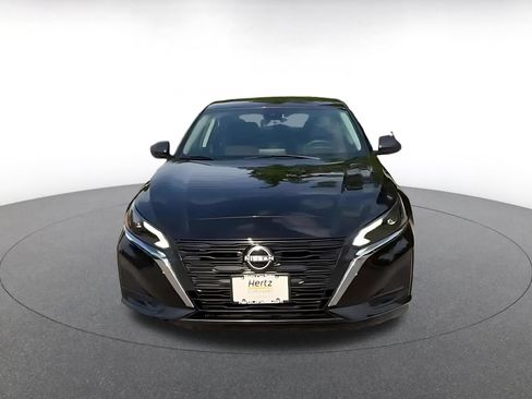 Used 2025 Nissan Altima 2.5 SV FWD image 4