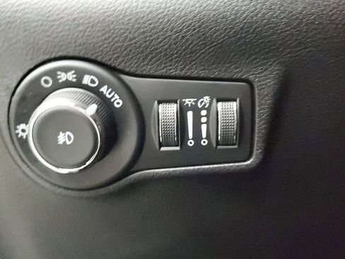 Used 2024 Jeep Compass Latitude w/ Altitude Special Edition image 23