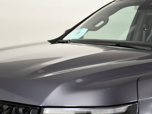 Used 2025 Chevrolet Suburban Z71 image 12