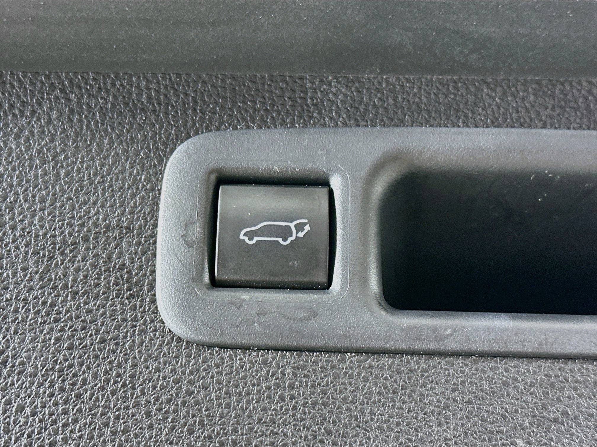 Used 2021 Toyota Highlander XLE AWD/4WD image 31