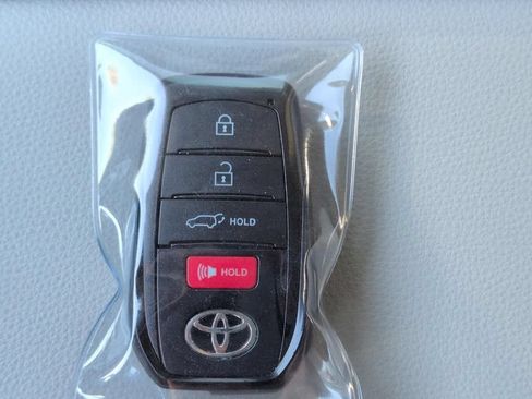 Used 2024 Toyota Grand Highlander AWD image 27
