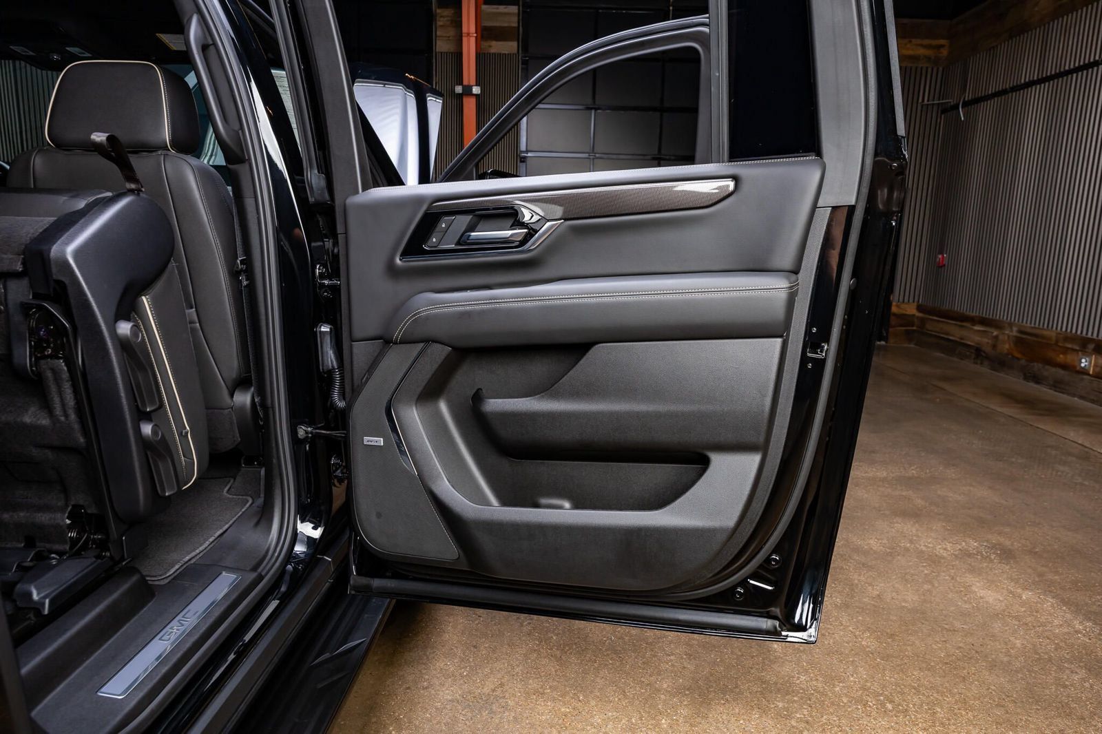 Used 2025 GMC Yukon XL Elevation AWD/4WD image 38