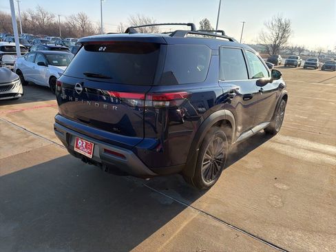 New 2026 Nissan Pathfinder SL w/ SL Premium Package FWD image 5