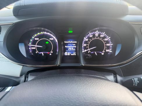 Used 2018 Toyota Avalon Limited FWD image 4