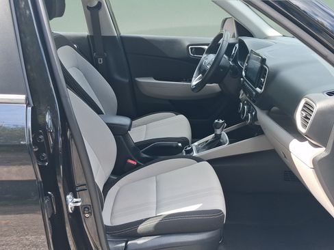 Used 2025 Hyundai Venue SEL FWD image 26