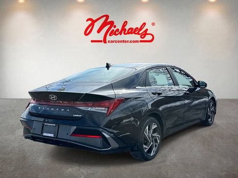 Used 2024 Hyundai Elantra Limited FWD image 3