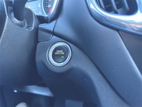 Used 2021 Chevrolet Equinox LT image 16