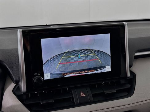 Used 2025 Toyota RAV4 XLE image 20