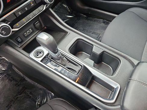 Used 2024 Nissan Sentra SV FWD image 19