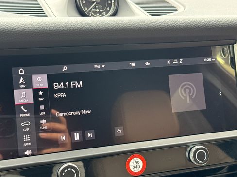 Certified 2025 Porsche Macan image 21