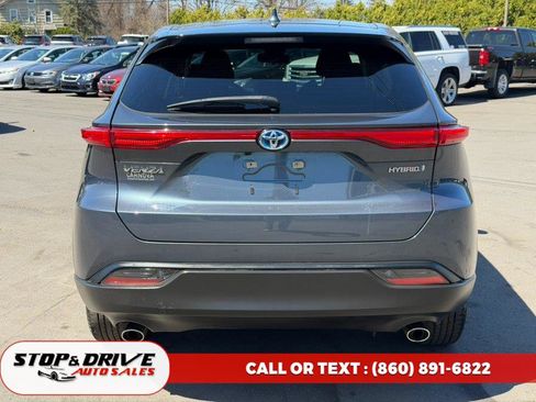 Used 2022 Toyota Venza LE image 4