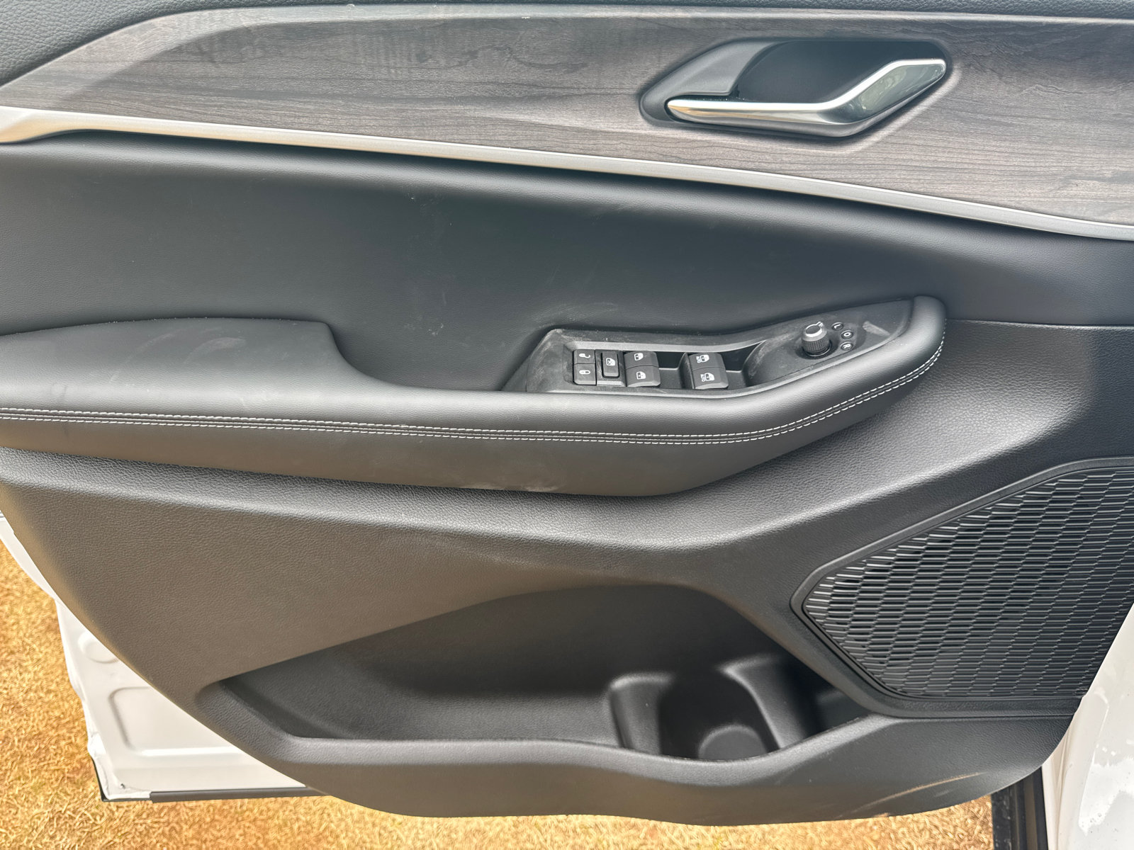 New 2026 Jeep Grand Cherokee Altitude RWD image 10