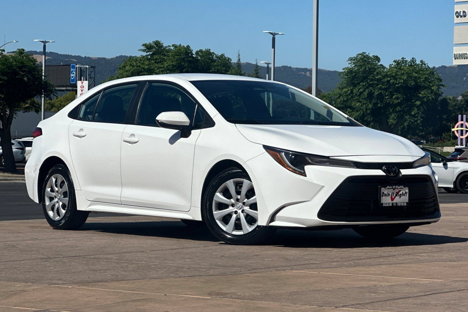 Used 2023 Toyota Corolla LE FWD image 2