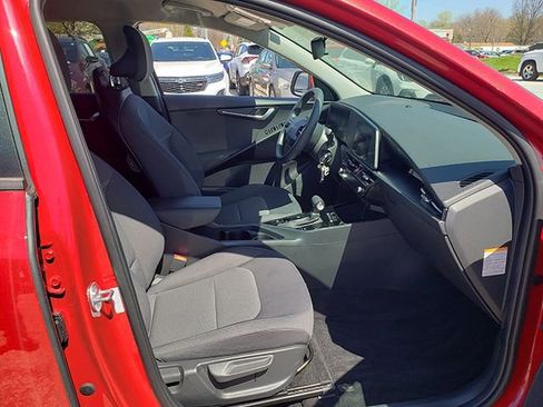 Certified 2024 Kia Niro LX image 18