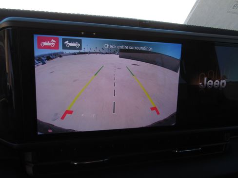 Used 2024 Jeep Wrangler Unlimited Rubicon w/ Technology Group image 19