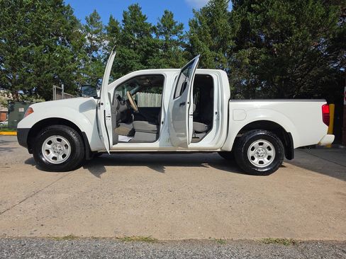 Used 2017 Nissan Frontier S w/ S Work Truck Package (4X4) image 7