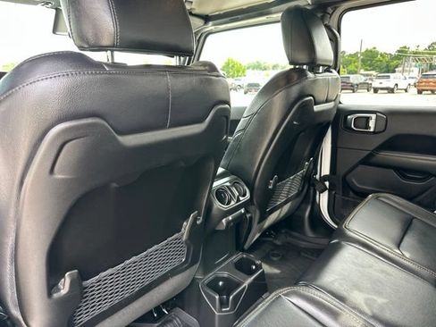 Certified 2025 Jeep Gladiator Sport AWD/4WD image 30
