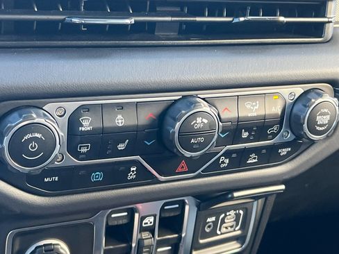 Used 2025 Jeep Wrangler Unlimited Sahara w/ Safety Group image 20