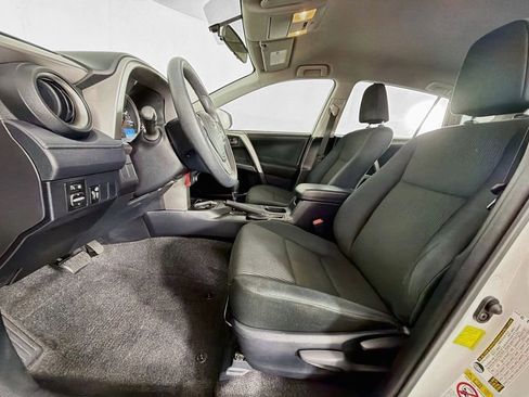 Used 2016 Toyota RAV4 LE FWD image 10