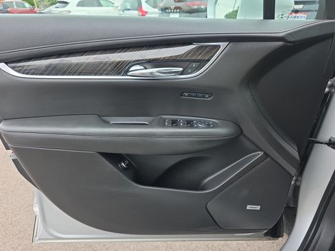 Used 2020 Cadillac XT6 Premium Luxury AWD/4WD image 17