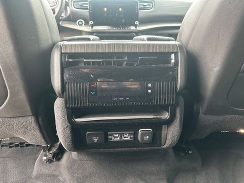 Used 2023 Jeep Wagoneer L Series II image 23