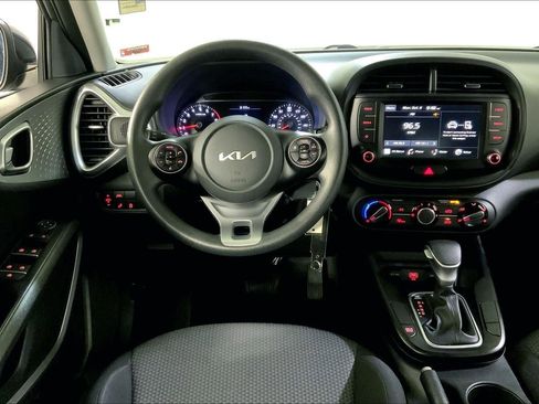 Used 2022 Kia Soul LX w/ Technology Package image 5