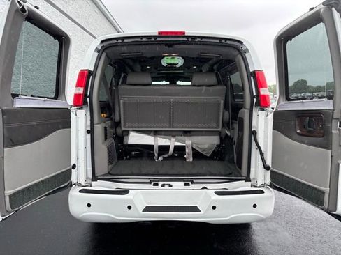 Used 2019 GMC Savana 2500 RWD image 9