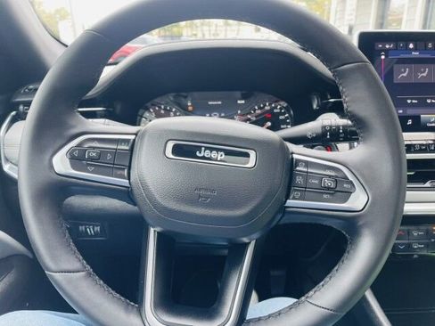 Used 2023 Jeep Compass Limited w/ Sun and Sound Group AWD/4WD image 19