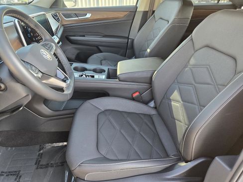 Used 2025 Volkswagen Atlas SE image 20