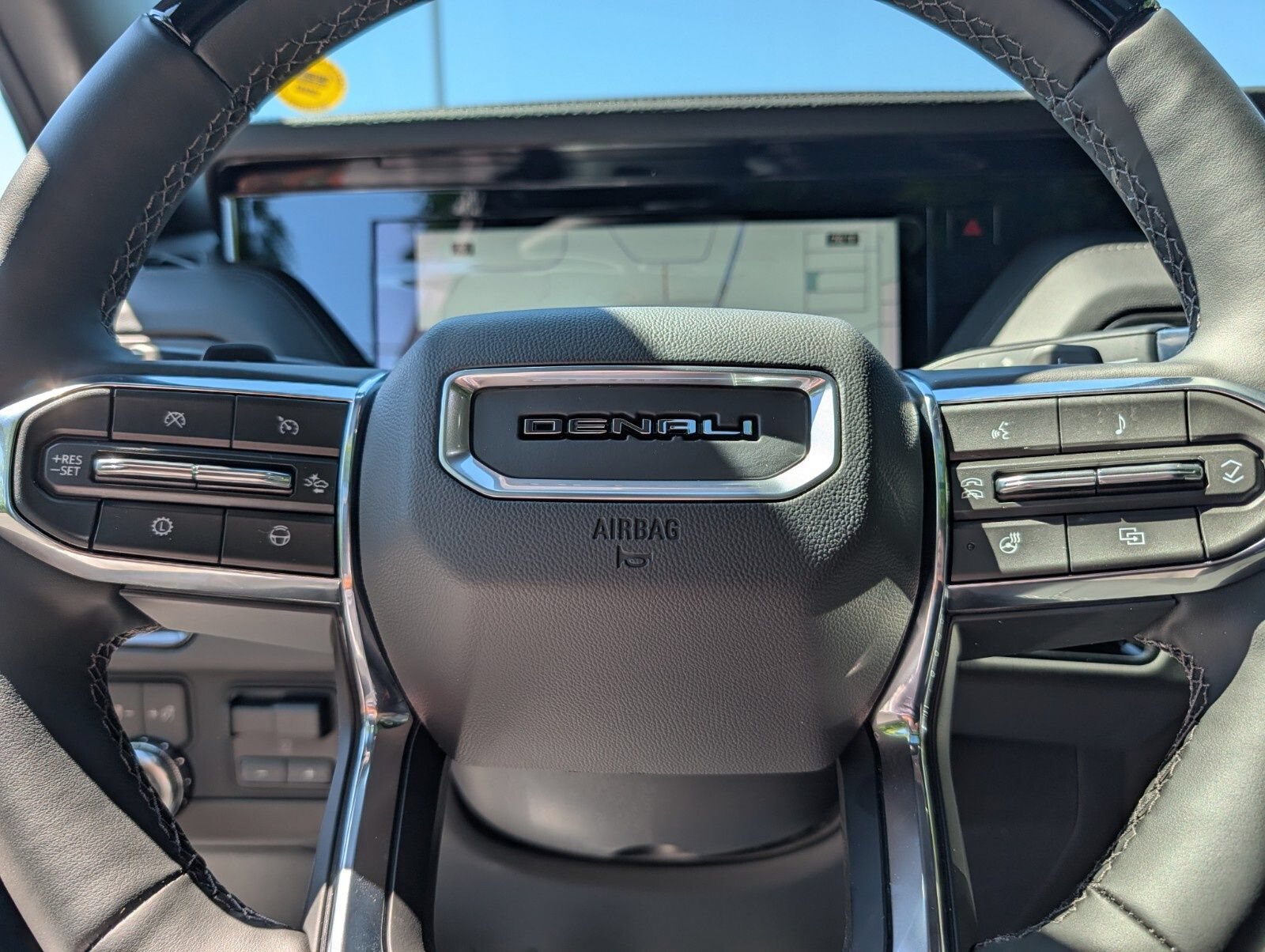 New 2026 GMC Yukon Denali w/ Denali Reserve Package AWD/4WD image 35
