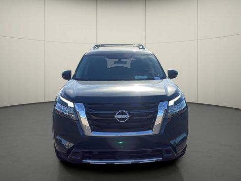 Used 2025 Nissan Pathfinder SL FWD image 2