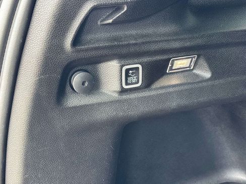 Used 2023 Jeep Grand Cherokee L Laredo AWD/4WD image 13