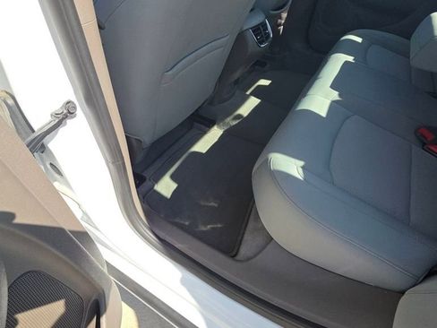 Used 2020 Chevrolet Malibu LT image 18