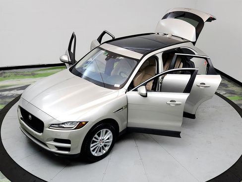 Used 2017 Jaguar F-PACE Prestige image 38