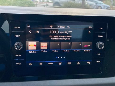 Used 2025 Volkswagen Jetta SE FWD image 19