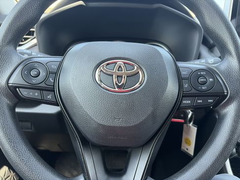 Used 2025 Toyota RAV4 LE AWD/4WD image 20