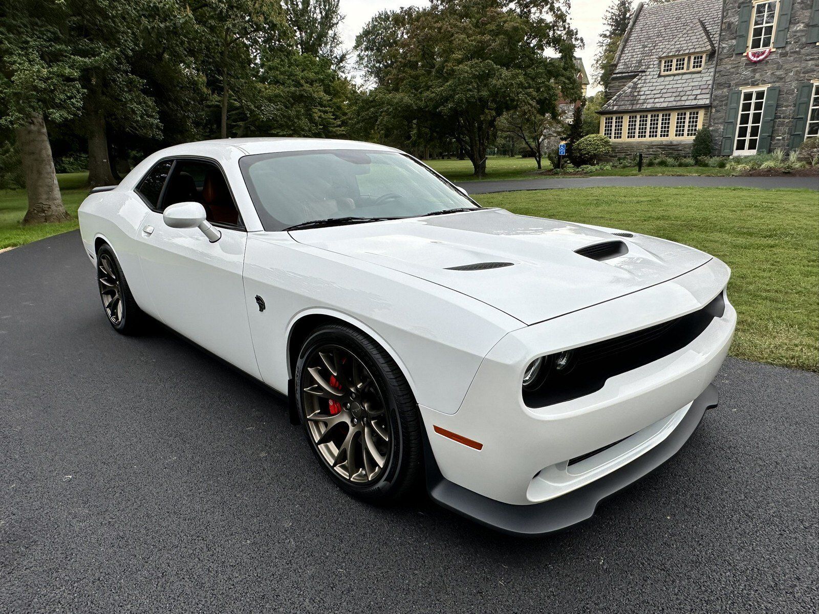 Used 2015 Dodge Challenger SRT Hellcat RWD image 2