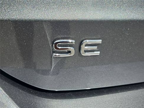 Used 2023 Volkswagen Taos SE FWD image 5