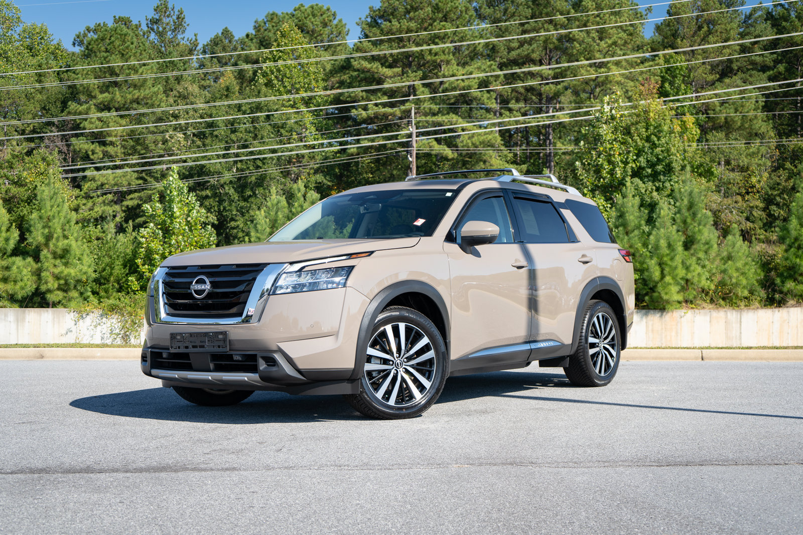 Used 2023 Nissan Pathfinder Platinum w/ Cargo Package FWD image 1