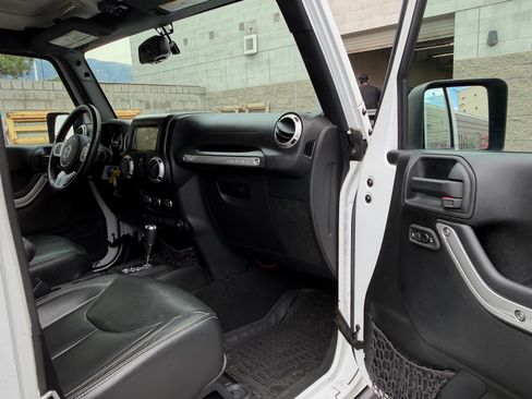 Used 2016 Jeep Wrangler Unlimited Rubicon AWD/4WD image 27