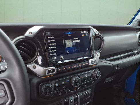 Used 2023 Jeep Gladiator Sport image 26