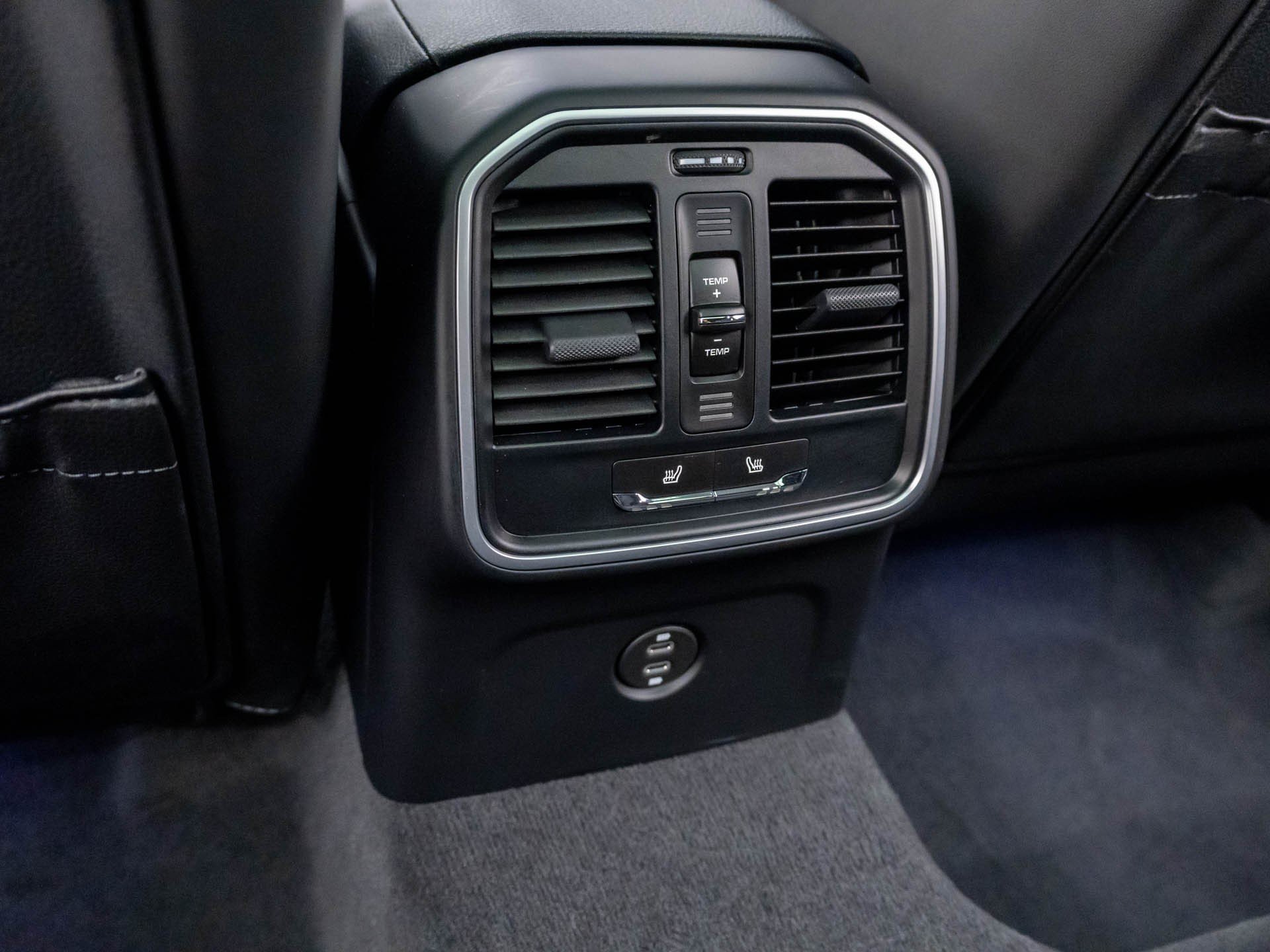 Used 2026 Porsche Macan AWD/4WD image 22