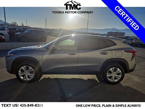 Used 2025 Chevrolet Trax LS w/ LPO, Blackout Package image 6