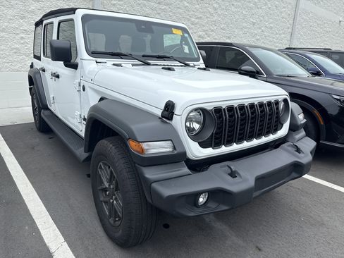Used 2024 Jeep Wrangler Unlimited Sport AWD/4WD image 2