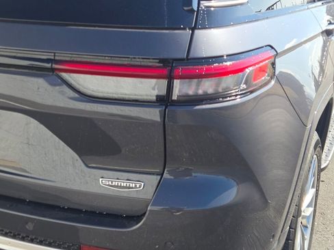 Used 2023 Jeep Grand Cherokee Summit w/ Luxury Tech Group V image 11