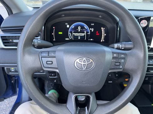Used 2025 Toyota Camry LE FWD image 10