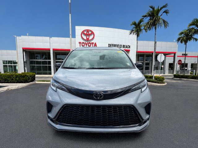 Used 2026 Toyota Sienna XSE FWD image 2