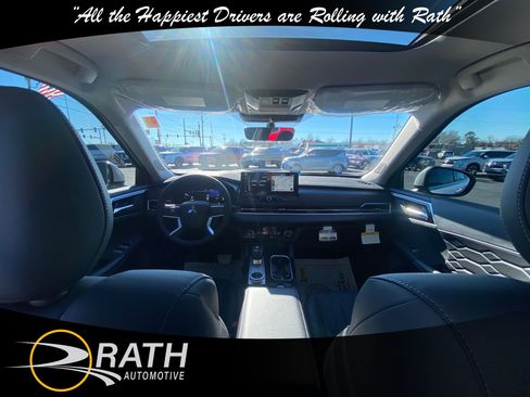 New 2025 Mitsubishi Outlander SEL image 18