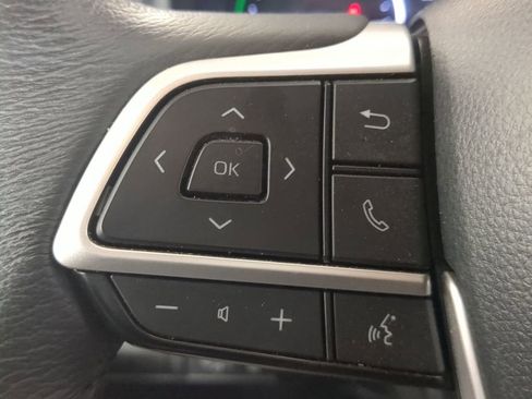 Used 2025 Toyota Sienna XLE image 31